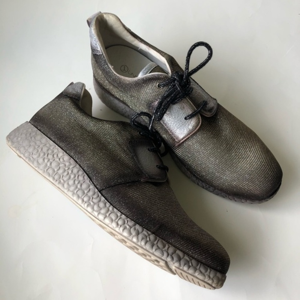 Unity In Diversity Metallic Grey Lace Up Sneaker Size 39 (US 8-8.5)